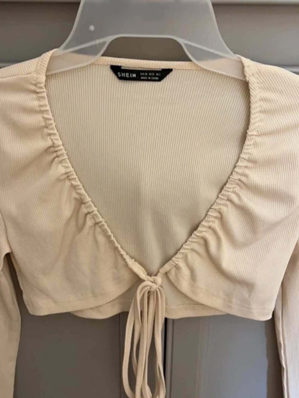 Women’s size xsmall cream colored cropped long sleeve top that ties - Picture 2 of 5
